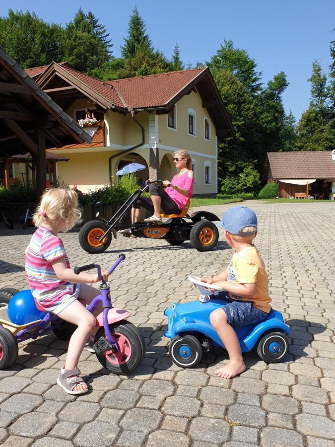 Ferienparadies Truppe Velden am Woerthersee Exterior photo