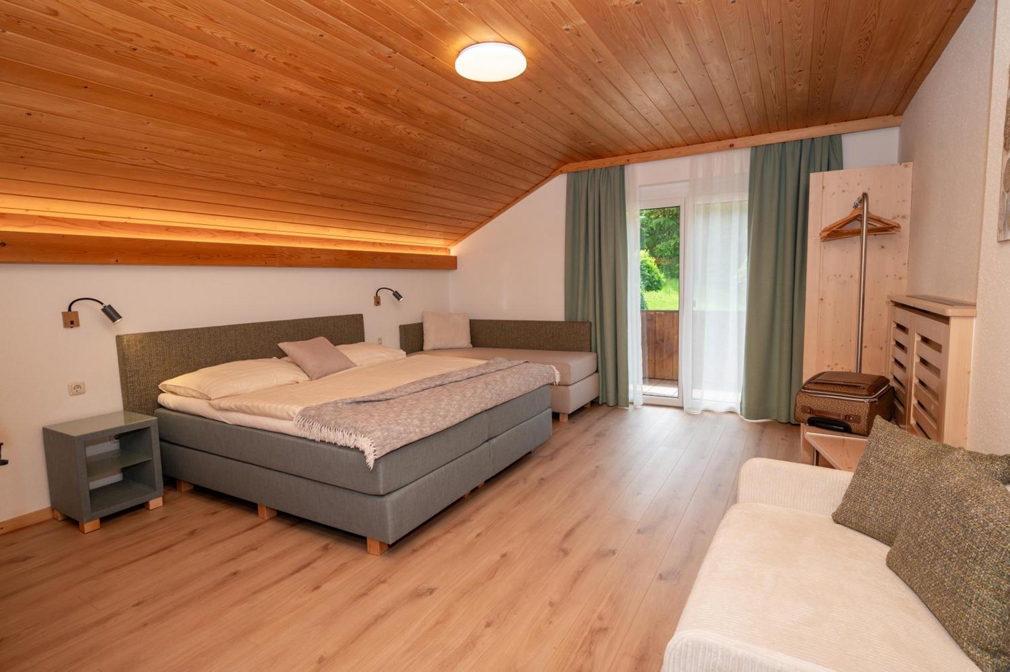 Ferienparadies Truppe Velden am Woerthersee Exterior photo