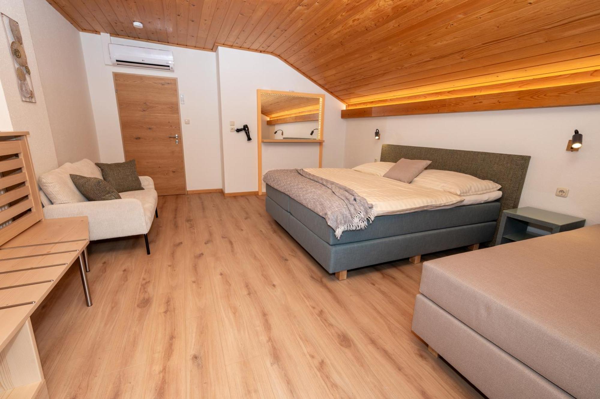 Ferienparadies Truppe Velden am Woerthersee Room photo